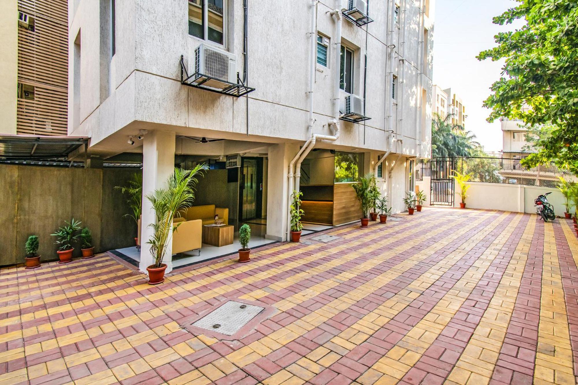 Hotel Fabexpress Marvel Bliss - Nr Trump Towers Pune